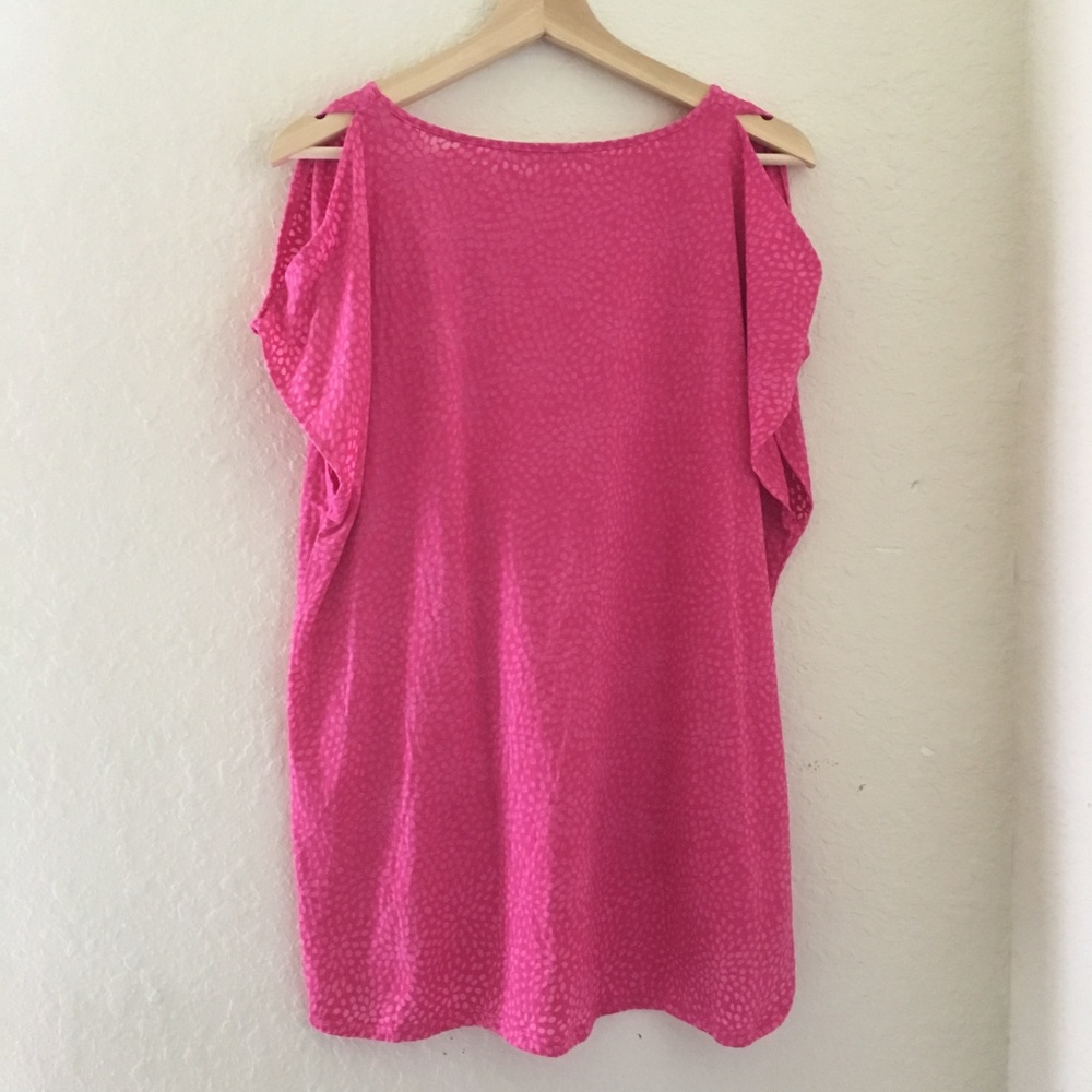 Gibson Latimer Textured Cold Shoulder Top